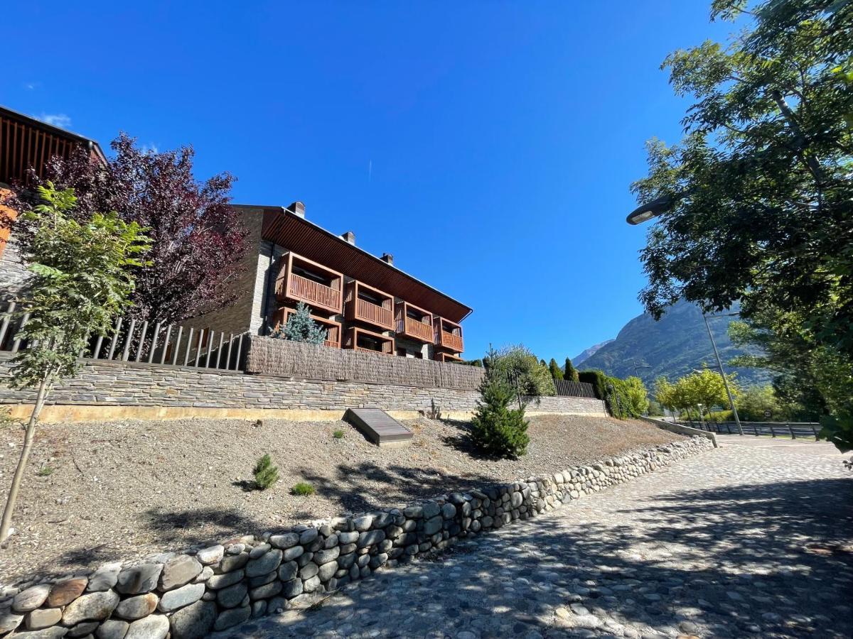 B49 - Bajo Con Jardin Peguera - Villmor Appartement Benasque Buitenkant foto